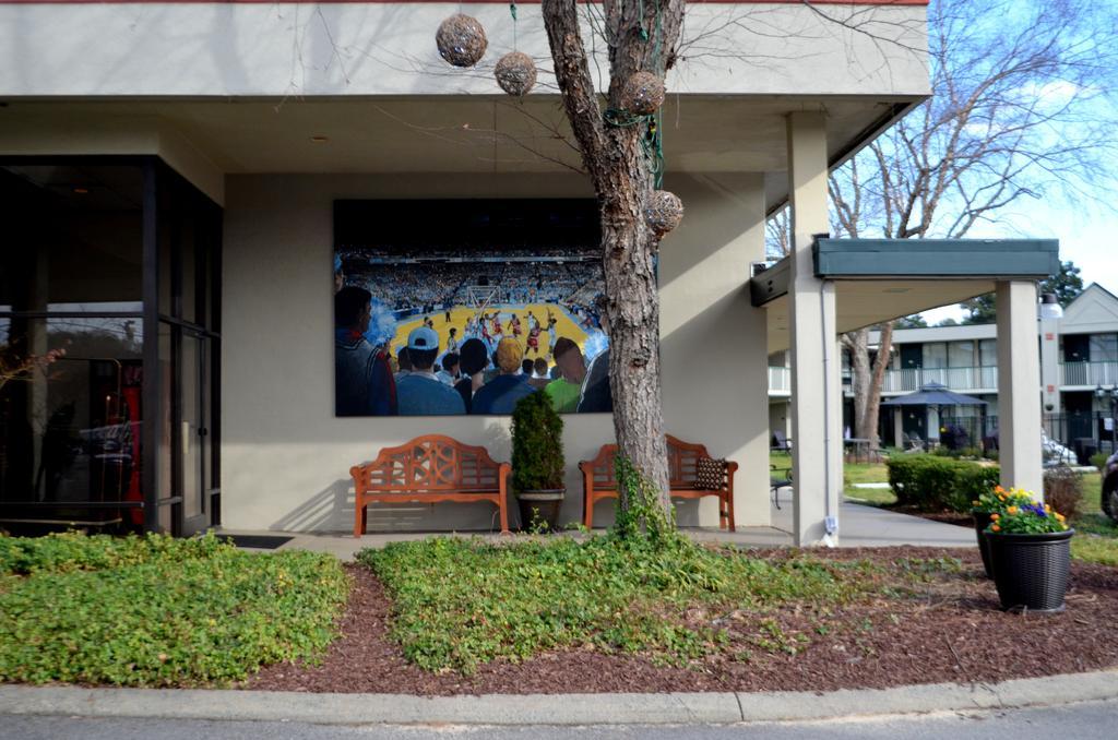Chapel Hill University Inn Экстерьер фото